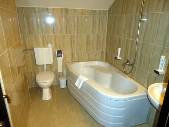 Camera Trei Persoane Pensiunea Bucura